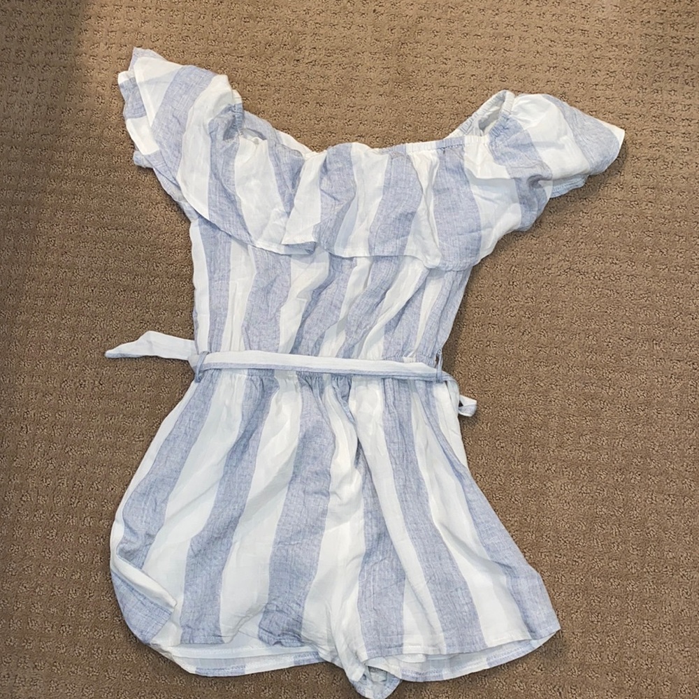 Lf blue and white stripped romper size small